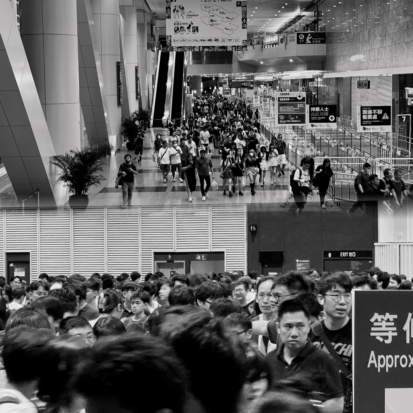 我哋即將帶你返去現代化嘅香港。